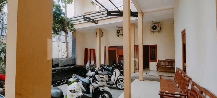 卡利达米特拉红门酒店-靠近沃诺萨里阿伦阿伦(Calida Hotel Mitra RedDoorz Near Alun Alun Wonosari)图片