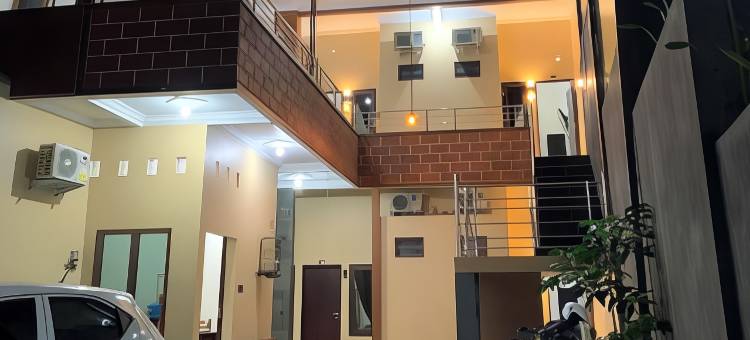 红多兹伊斯兰酒店-近帕蒂新邦利马(RedDoorz Syariah Near Kawasan Simpang Lima Pati)图片