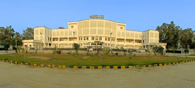 白屋乡村旅馆(White House Country Inn By ShriGo Hotels)图片