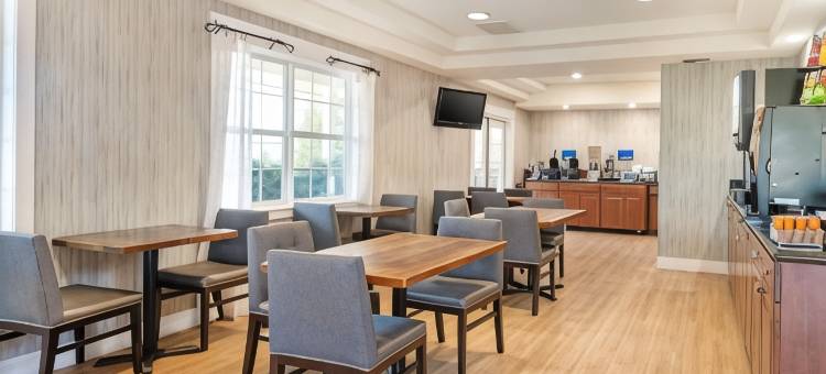 雪松贝斯特韦斯特酒店(Best Western Cedar Inn  Suites)图片