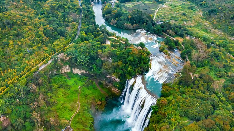 贵州贵阳+黄果树景区+荔波+西江千户苗寨5日4晚跟团游·20人2+1头等舱+夜宿苗寨+金牌导游丨赠价值298+贵秀