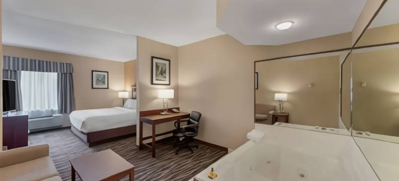 罗素维尔贝斯特韦斯特优质套房酒店(Best Western Plus Russellville Hotel  Suites)图片