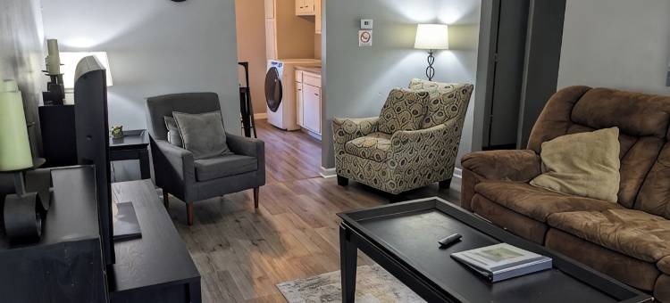 堪萨斯州立大学温馨复式度假屋(Cozy Duplex near K-State)图片