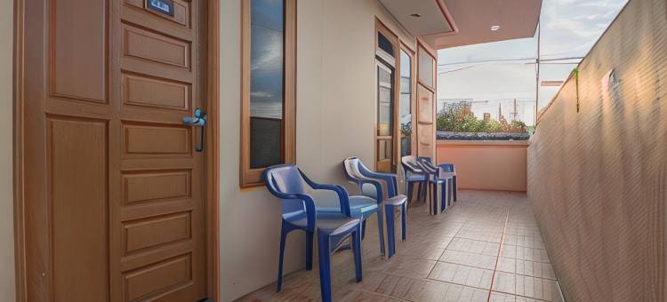 红多兹Plus酒店-近沙姆斯丁努尔机场3号(RedDoorz Plus Near Syamsudin Noor Airport 3)图片