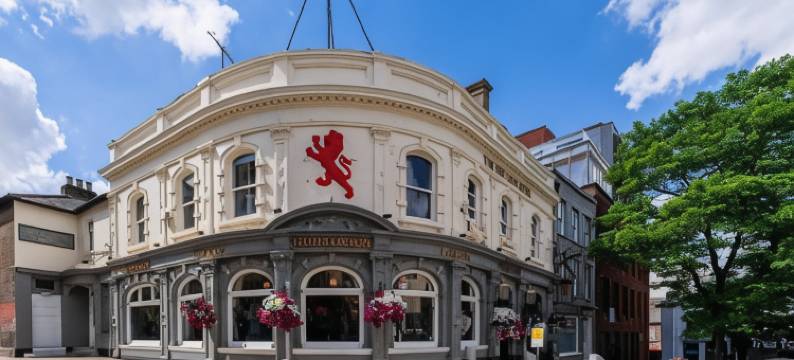 OYO德瑞德莱恩霍特尔(OYO The Red Lion Hotel)图片