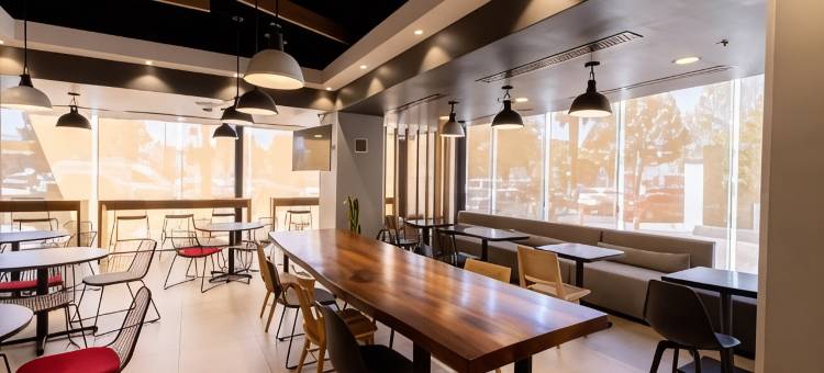 宜必思提华纳河区酒店(Ibis Tijuana Zona Rio)图片