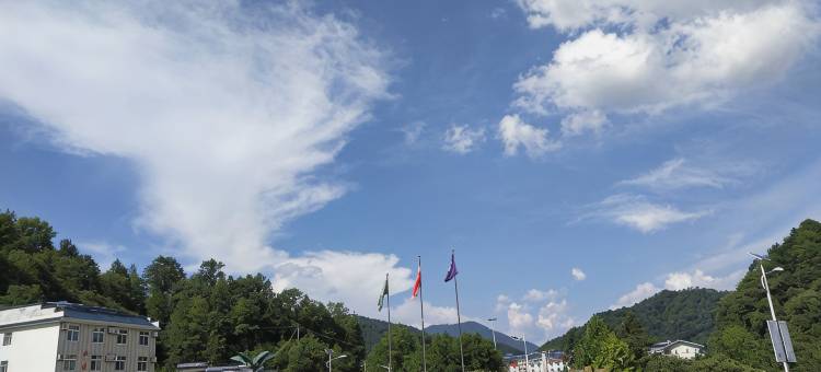 燕子河大峡谷延春宾馆图片