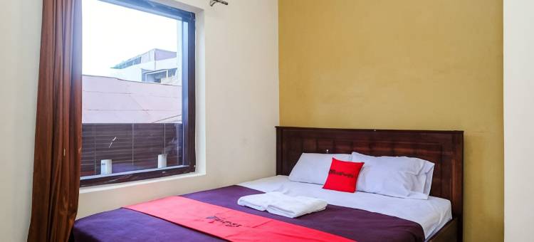 RedDoorz @ Hotel Rich Parepare near Pantai Mattirotasi图片