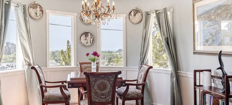Cambria Victorian Castle: Walk to Beach, Village Shops, Wineries and Galleries!图片