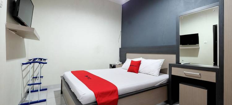 普禾加多红多兹家庭旅馆Rita超级购物中心3(RedDoorz near Rita Super Mall Purwokerto 3)图片