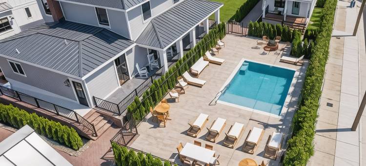 鸡舍(The Hen Houses)图片