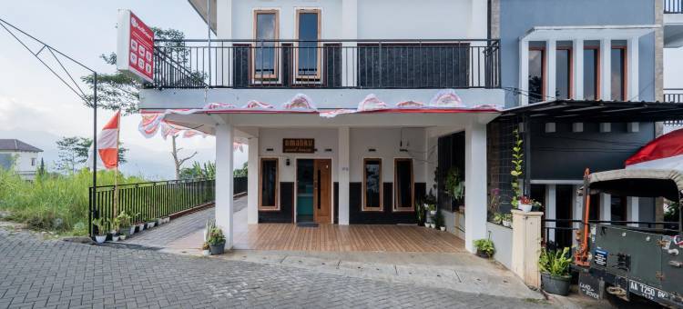 红门酒店@奥玛库宾馆巴图(RedDoorz at Omahku Guest House Batu)图片