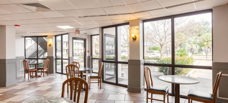 波特艾伦旅馆(Port Allen Inn)图片