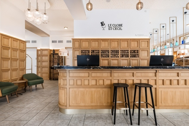 Globe Et CecilOver view