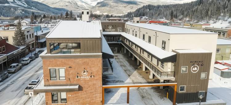 Basecamp套房雷夫尔斯托克(Basecamp Suites Revelstoke)图片