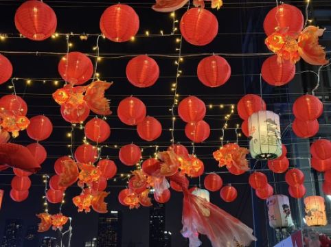 Yangtze River Cableway launches Chinese New Year thousand-lantern display