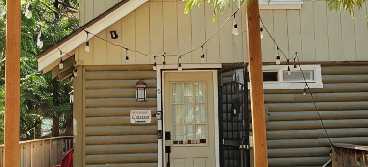 米乌克维利基配有WiFi的迷人木屋(Charming cabin with WiFi in Mi-Wuk Village)图片