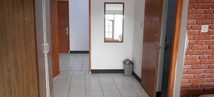鲁玛伊斯兰及科兰雷南布根维尔旅馆(Rumah Syariah & Kolam Renang Bugenville Guesthouse)图片