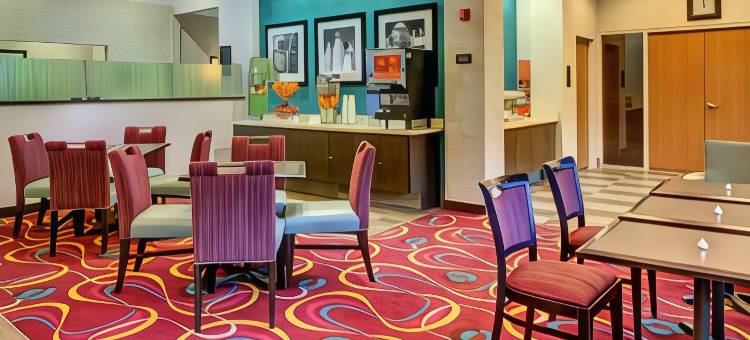 迈阿密椰林珊瑚山墙欢朋酒店(Hampton Inn Miami-Coconut Grove/Coral Gables)图片