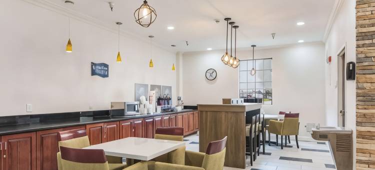 南波士顿 - 丹维尔东凯隆波因特酒店(Clarion Pointe South Boston - Danville East)图片