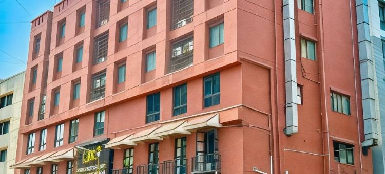 OYO 17036 RK 摄政酒店(Super Hotel O RK's Regency Near Navale Hospital Back Gate)图片