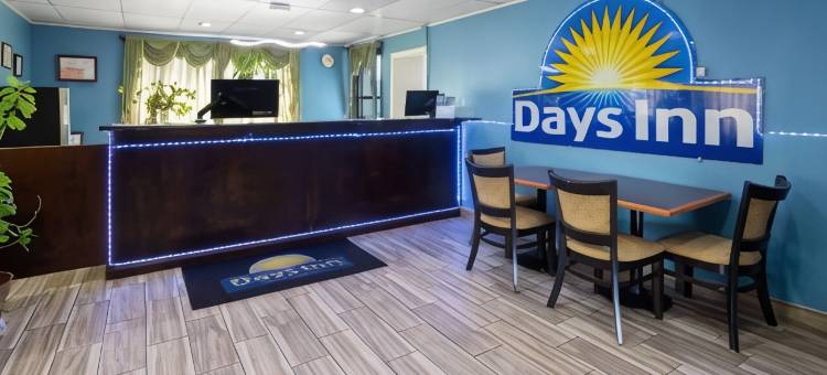 昆斯伯里乔治湖戴斯酒店(Days Inn by Wyndham Queensbury/Lake George)图片