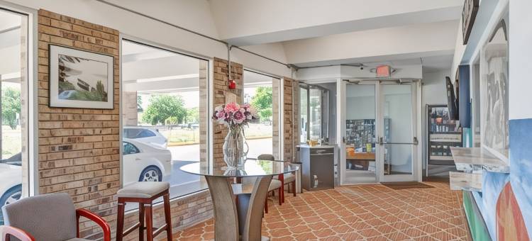 OYO马斯基根莫娜湖酒店(OYO Hotel Mona Lake Muskegon)图片