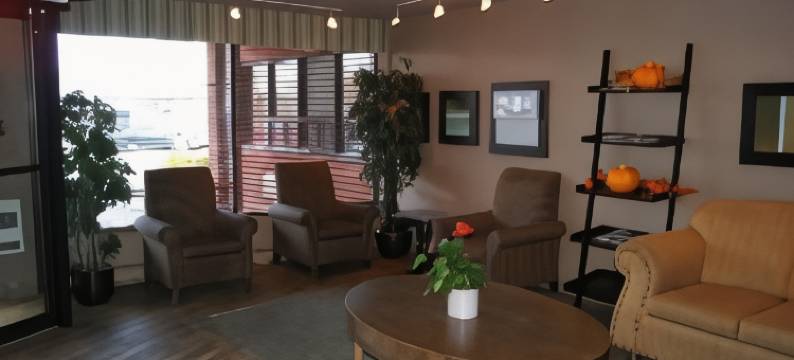 品质酒店及套房-皮埃尔·埃利奥特·特鲁多机场(Quality Inn & Suites PE Trudeau Airport)图片