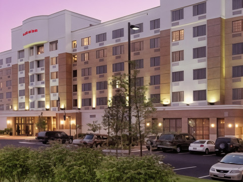 斯特林杜勒斯机场希尔顿逸林酒店