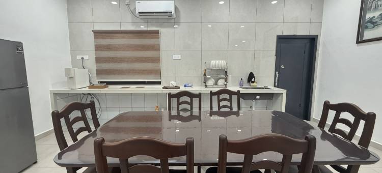 位于高渊的3卧室半独立房屋-2751平方米 带2间厕所 - 开心民宿(HAPPY GUEST HOUSE TAMAN COWIN NIBONG TEBAL)图片