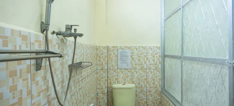 红多兹酒店-H.哈桑阿罗伯斯曼机场(RedDoorz Near H. Hasan Aroeboesman Airport)图片