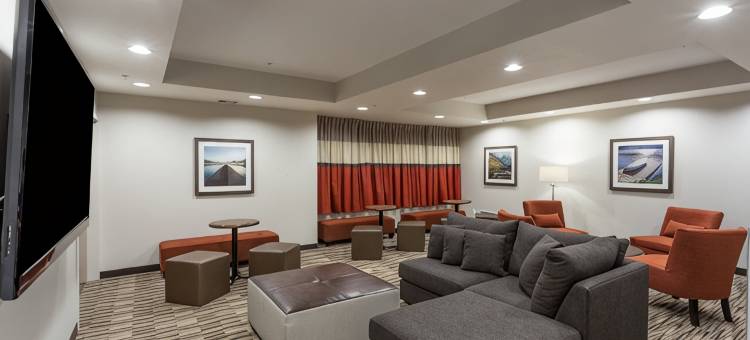 麦克默里堡麦客达套房酒店(Microtel Inn & Suites by Wyndham Fort McMurray)图片