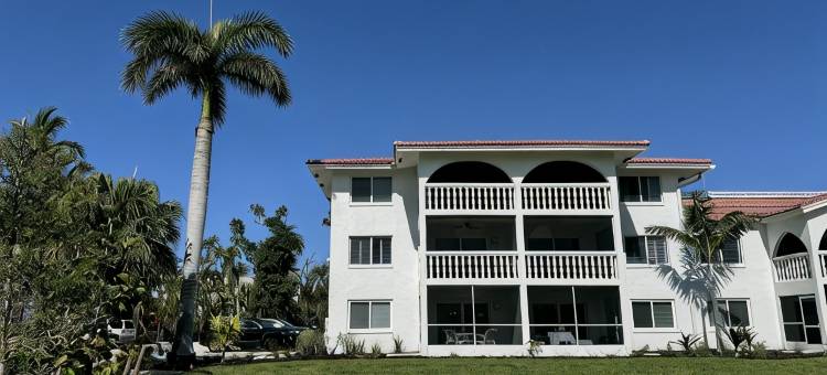 距海滩仅几步之遥，端头单元配有额外窗户，设私人海滩通道民宿(End unit with extra windows. Steps to the beach, private beach access!)图片