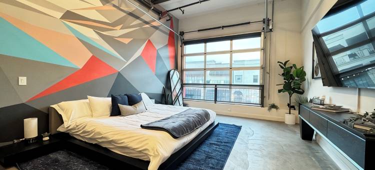 Studio-style loft with Garage door only 6 miles from Disney!图片