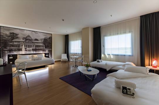 马德里机场T4 B&B酒店(B&B Hotel Madrid Aeropuerto T4)