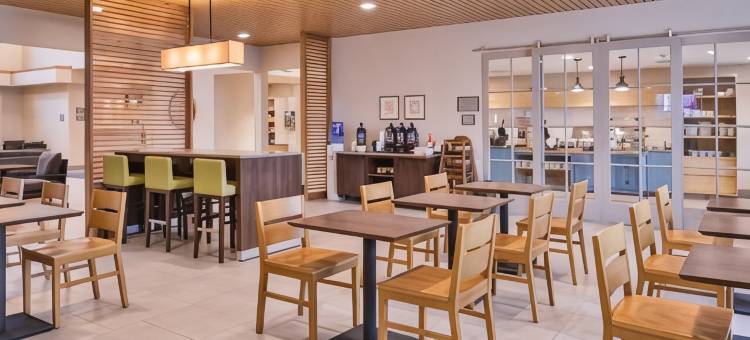 阿特金森堡丽怡酒店(Country Inn & Suites by Radisson, Ft. Atkinson, WI)图片