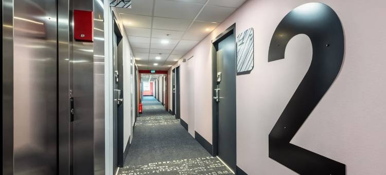 B&B黑木酒店朗代诺(B&B Hotel Landerneau Bois Noir)图片