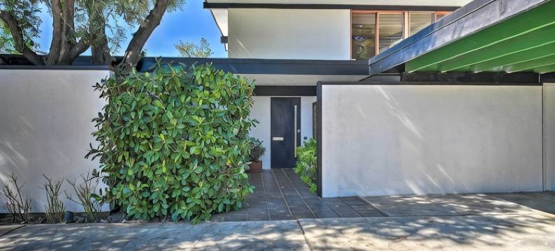 时尚的中世纪洛杉矶家居，配有热水浴缸和办公室(Chic Mid-Century la Home w/ Hot Tub & Office)图片