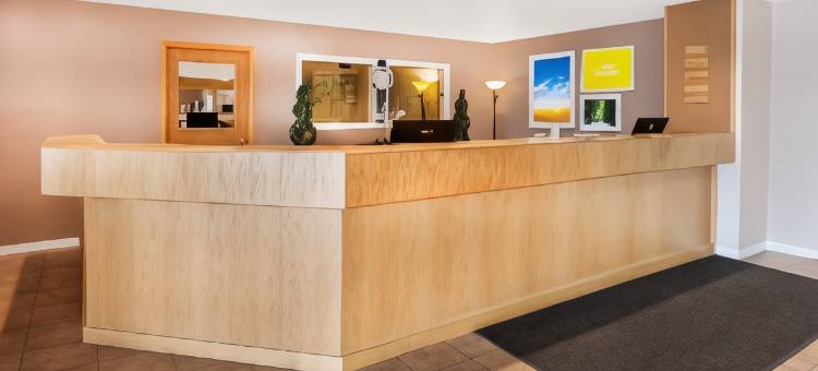 马尼斯蒂温德姆呗盟酒店(Baymont by Wyndham Manistee)图片