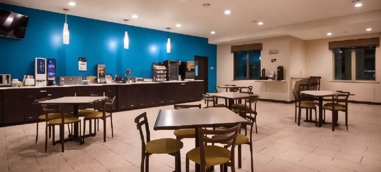 林赛贝斯特韦斯特酒店(Best Western Lindsay Inn  Suites)图片