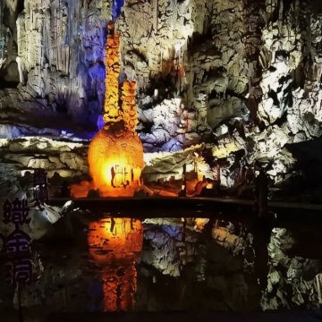 安顺+黄果树瀑布+万峰林景区+万峰湖+峰林布依景区+马岭河峡谷+野玉海山地旅游度假区+百里杜鹃风景区+织金洞+织金大峡谷5日4晚拼小团