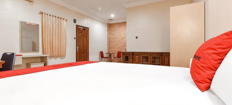 红多兹Plus酒店-近马那多玛拉拉扬海滩(RedDoorz Plus Near Pantai Malalayang Manado)图片