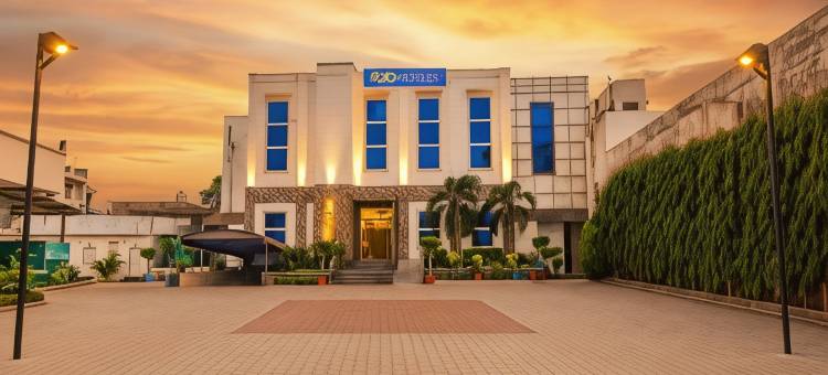 Fabhotel Jalandhar Corporate Suites商务套房酒店(FabHotel Jalandhar Corporate Suites)图片