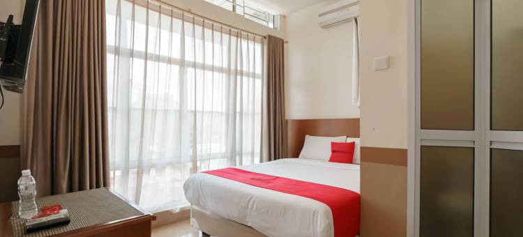 红多兹酒店-近巴淡岛波塔尼亚广场1号(RedDoorz Near Plaza Botania 1 Batam)图片