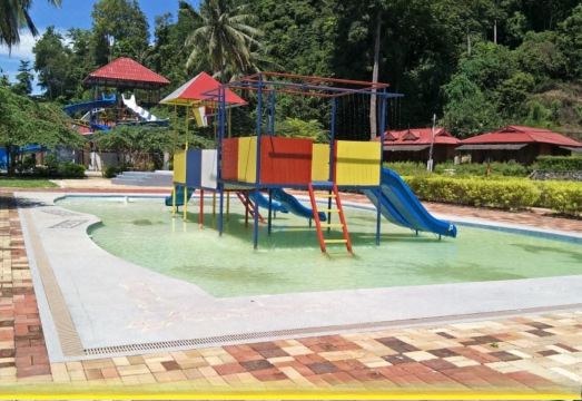 Shaz Resort Pulau Tinggi Hotel Overview