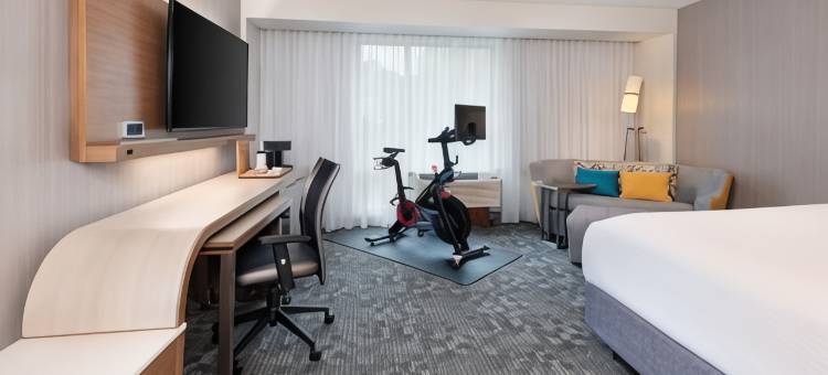 亚特兰大阿尔普哈雷塔/阿瓦隆地区万怡酒店(Courtyard Atlanta Alpharetta/Avalon Area)图片