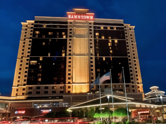 什里波夫特山姆镇酒店&