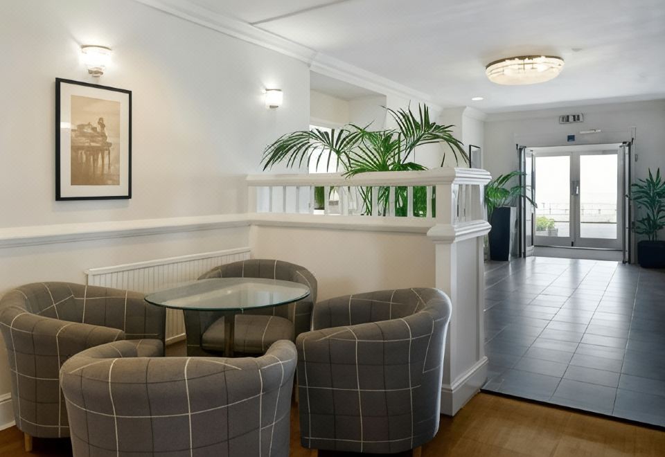 Four Points flex by Sheraton Brighton Hotel Overview