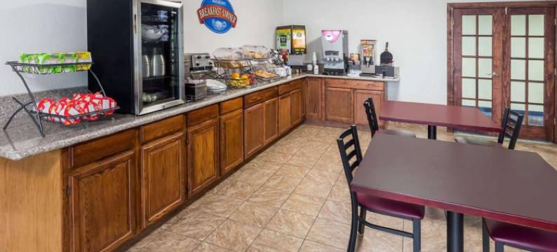 伊康套房酒店(Econo Lodge Inn & Suites)图片