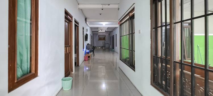 RedDoorz Near Tugu Kartasura 2图片